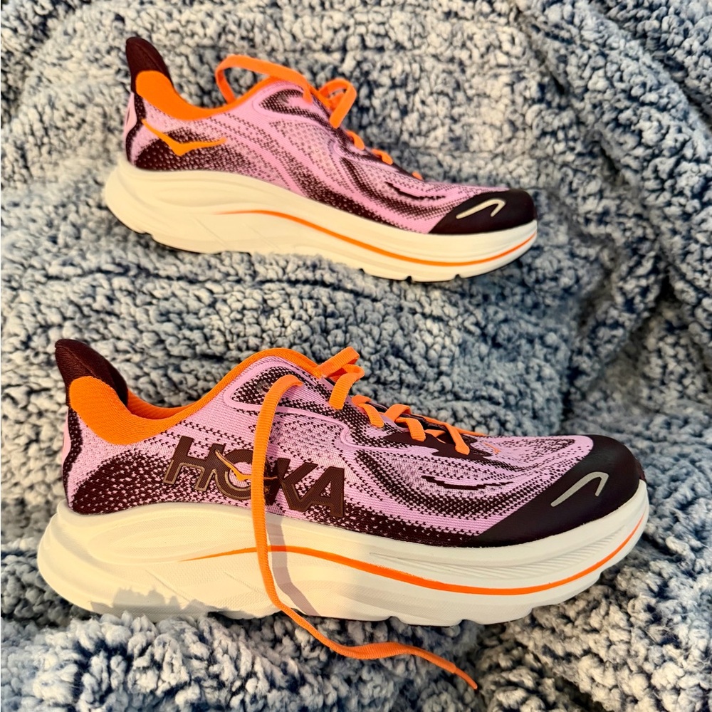 HOKA Clifton 10 size 5Y / 6.5 Women’s Pink and Purple - Picture 2 of 5